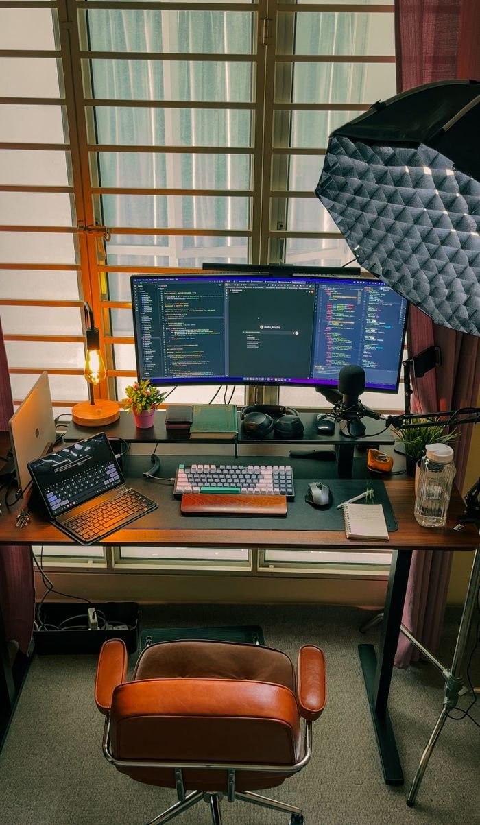 The Art of Drawing Readers In: Your attractive post title goes here A cozy home office setup featuring dual monitors, perfect for programming and tech enthusiasts.